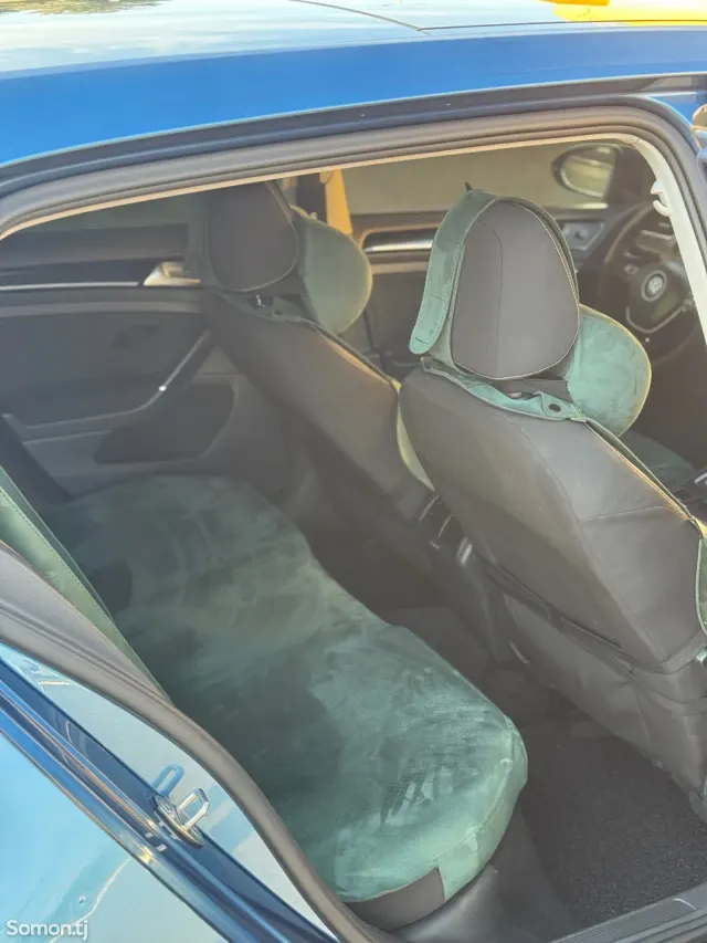 Volkswagen Golf 2015 · 2.0 AT