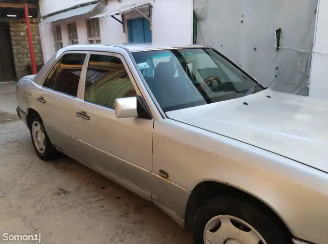 Mercedes-Benz W124 1991 · 2.0 MT