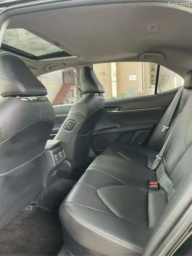 Toyota Camry 2021 · 2.5 AT