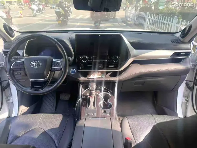 Toyota Highlander 2023 · 2.5 AT