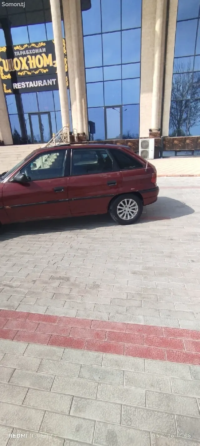Opel Astra F 1995 · 1.6 MT