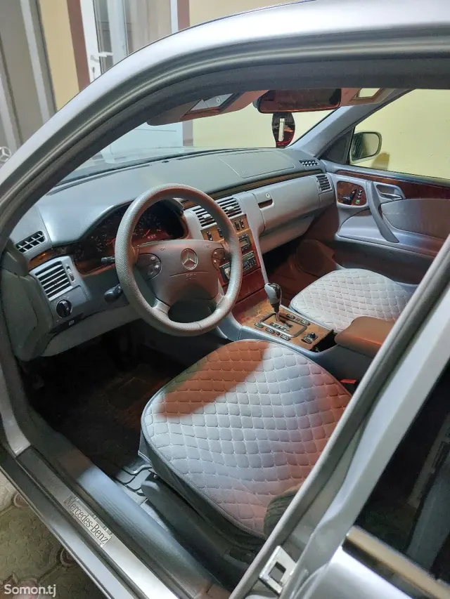 Mercedes-Benz E class 2002 · 3.2 AT