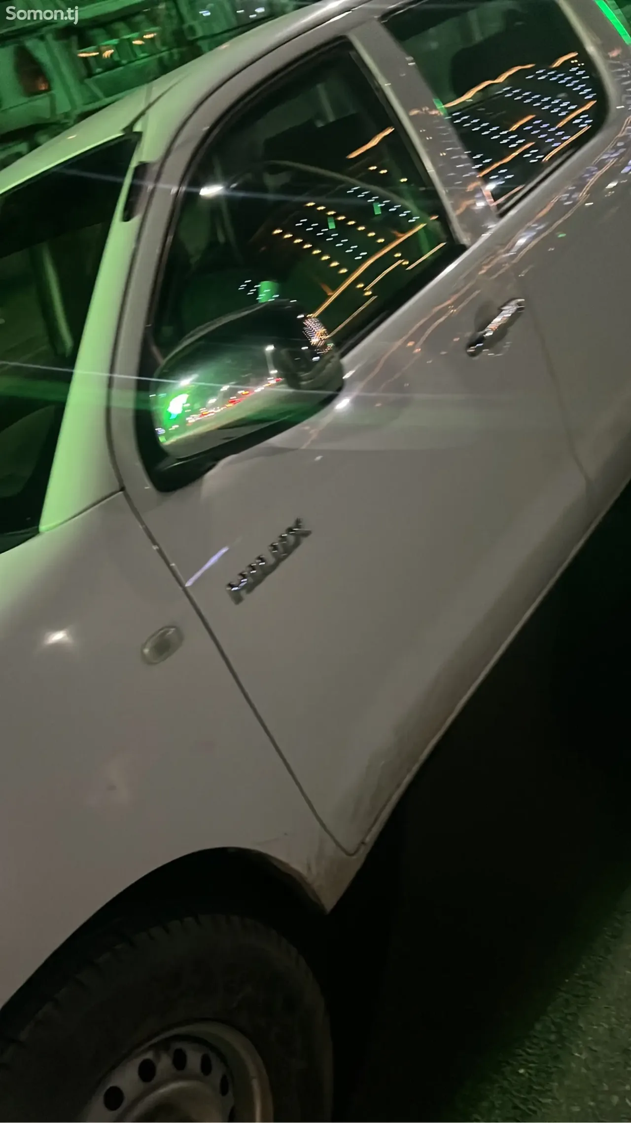 Toyota Hilux 2008 · 2.0 MT