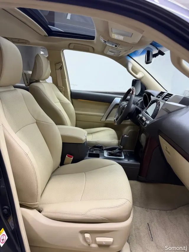 Toyota Land Cruiser Prado 2017 · 4.0 AT