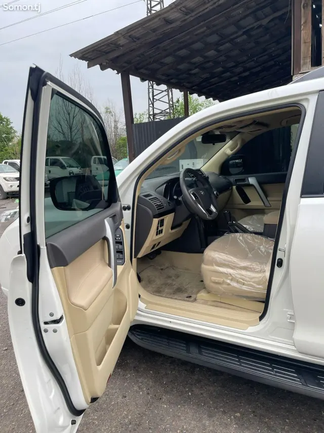 Toyota Land Cruiser Prado 2015 · 4.0 AT