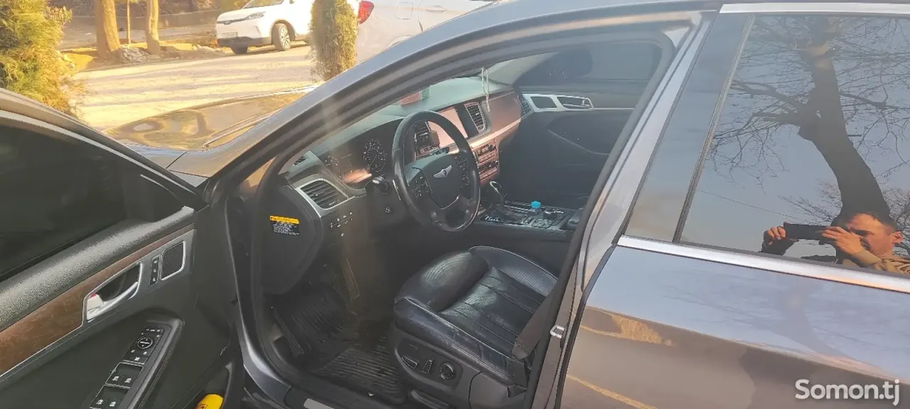 Hyundai Genesis 2015 · 3.8 AT