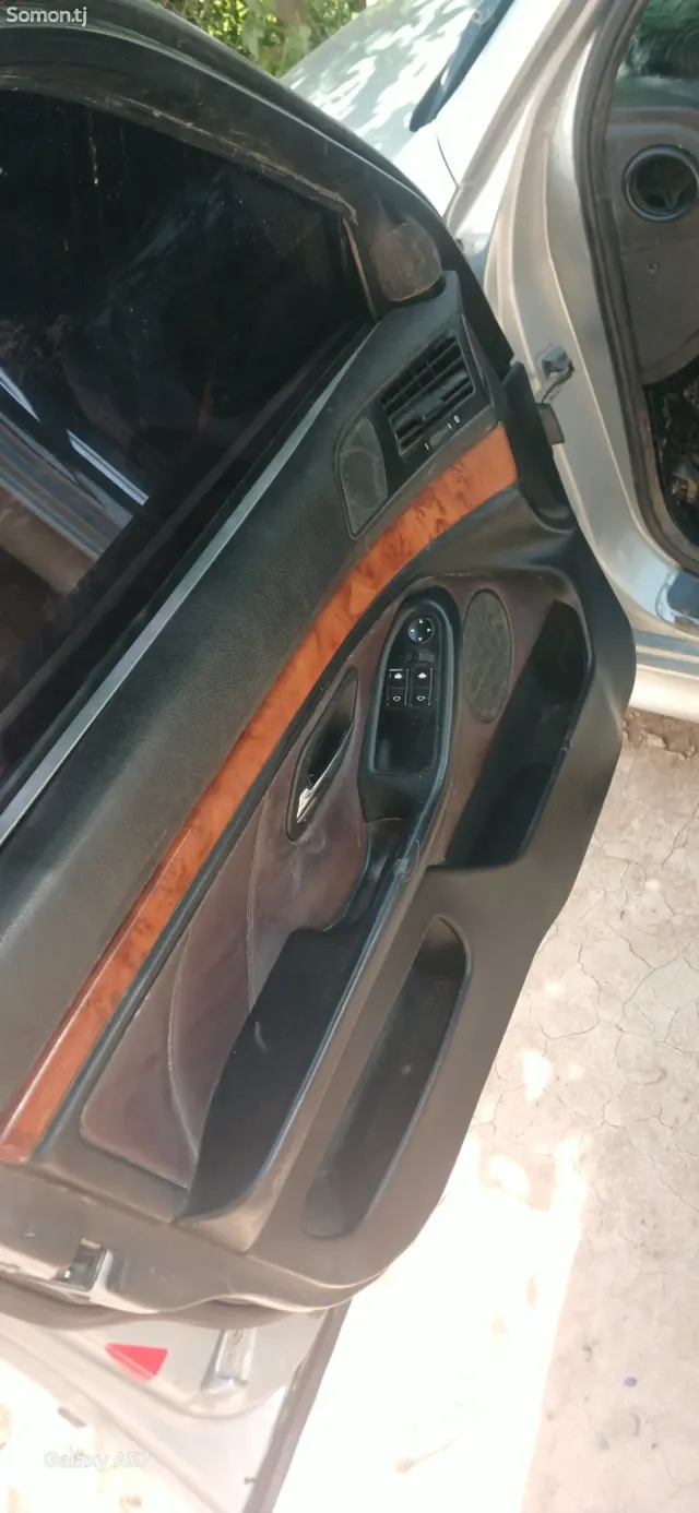 BMW 8 series 1998 · 2.8 MT