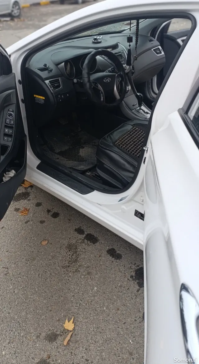 Hyundai Avante 2013 · 1.6 AT
