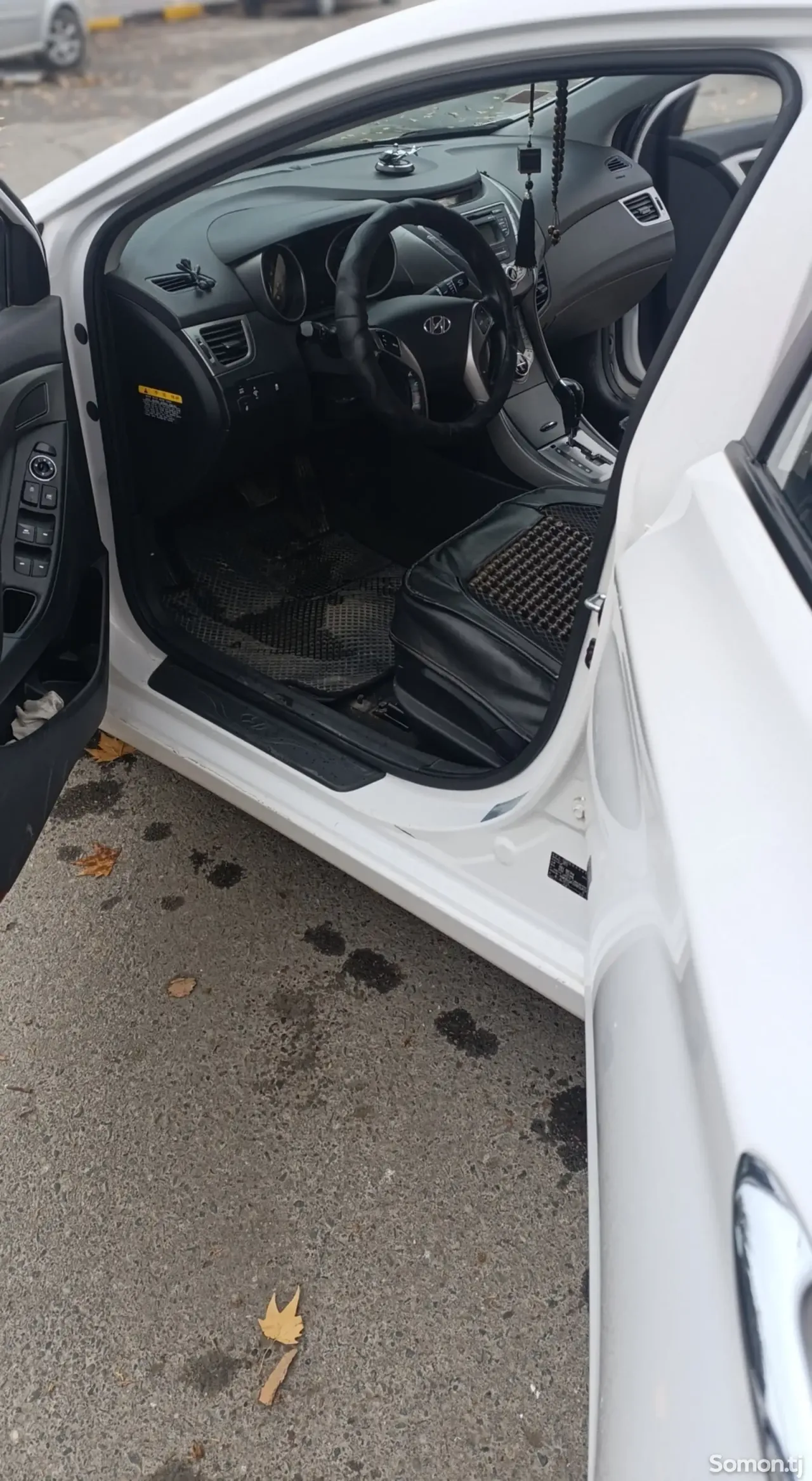 Hyundai Avante 2013 · 1.6 AT