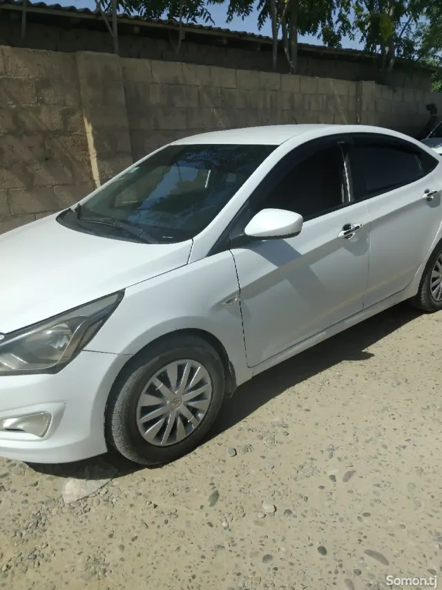 Hyundai Solaris 2014 · 1.4 MT
