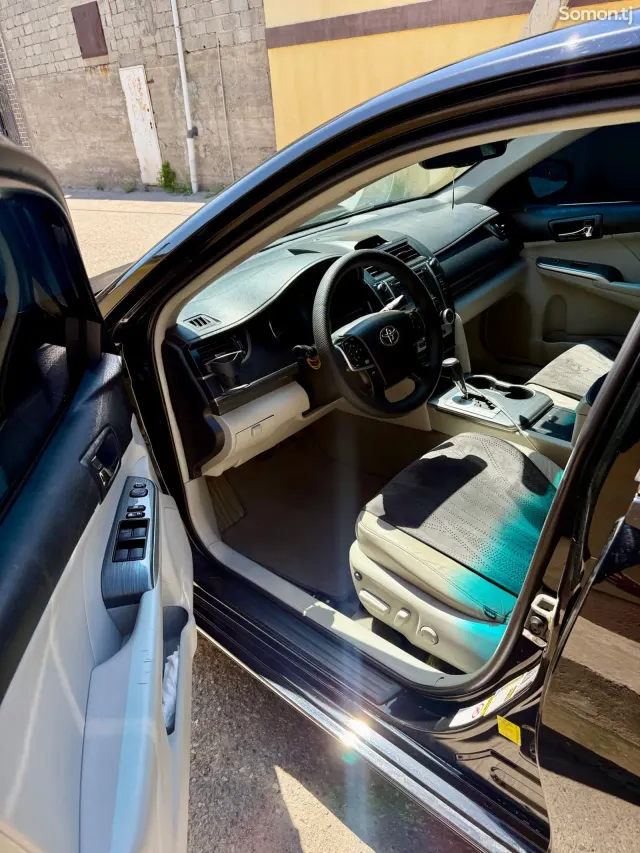 Toyota Camry 2014 · 2.5 AT