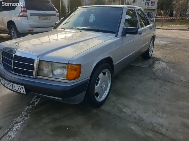 Mercedes-Benz W201 1991 · 2.0 MT