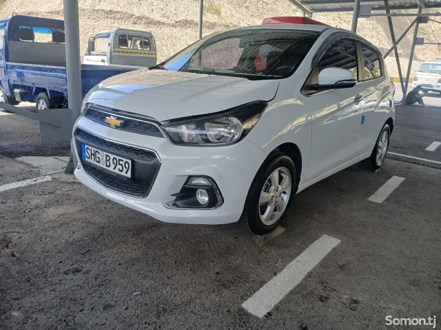 Chevrolet Spark 2016 · 1.0 AT