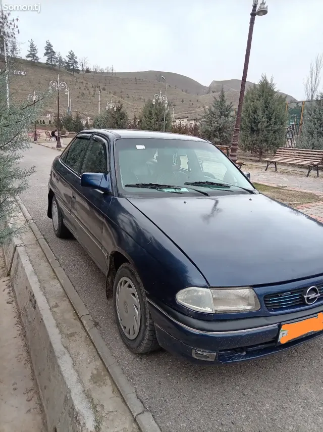 Opel Astra F 1993 · 1.6 MT