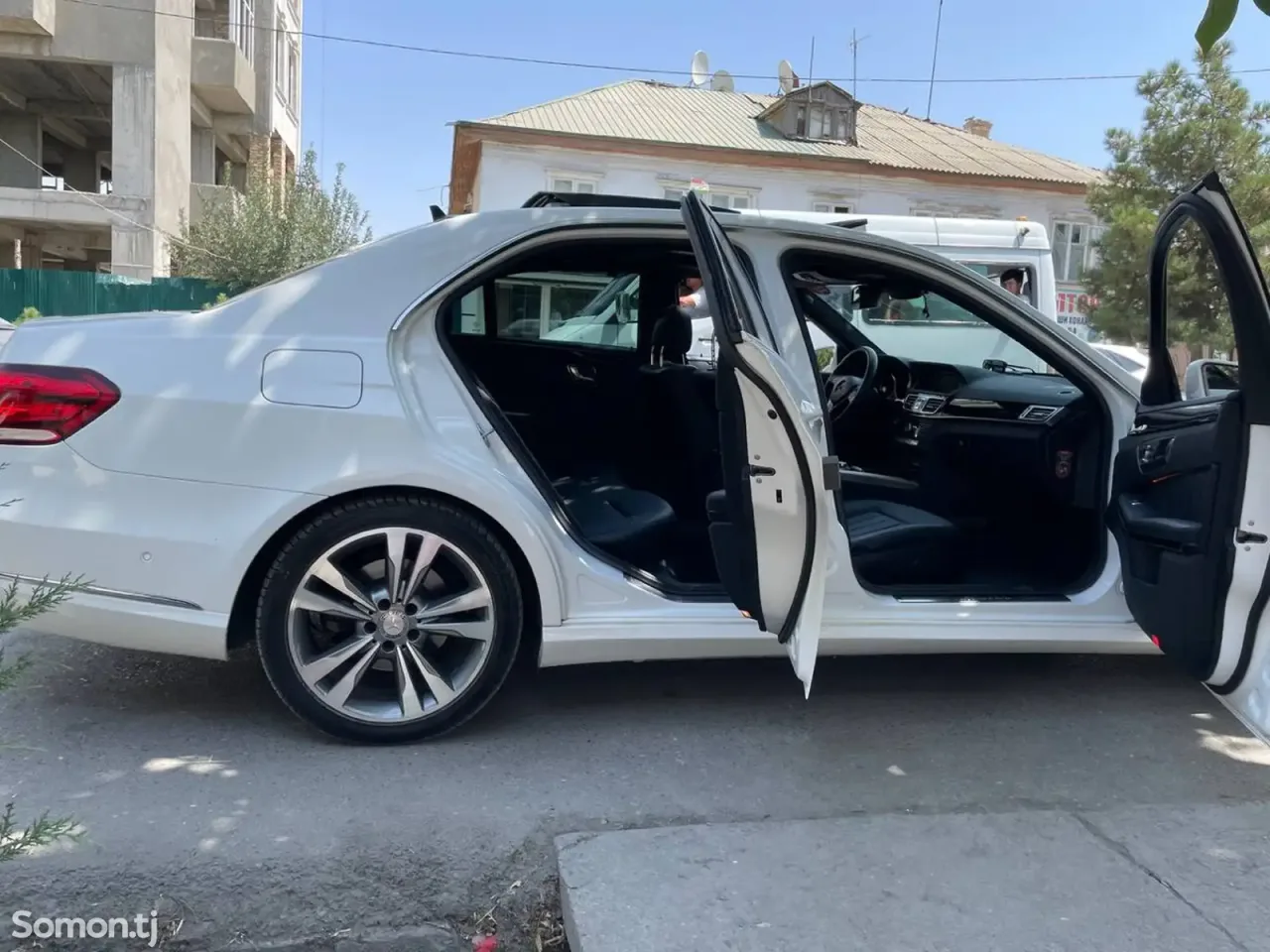 Mercedes-Benz E class 2014 · 3.5 AT
