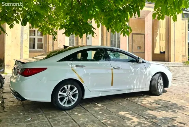 Hyundai Sonata 2011 · 2.0 AT