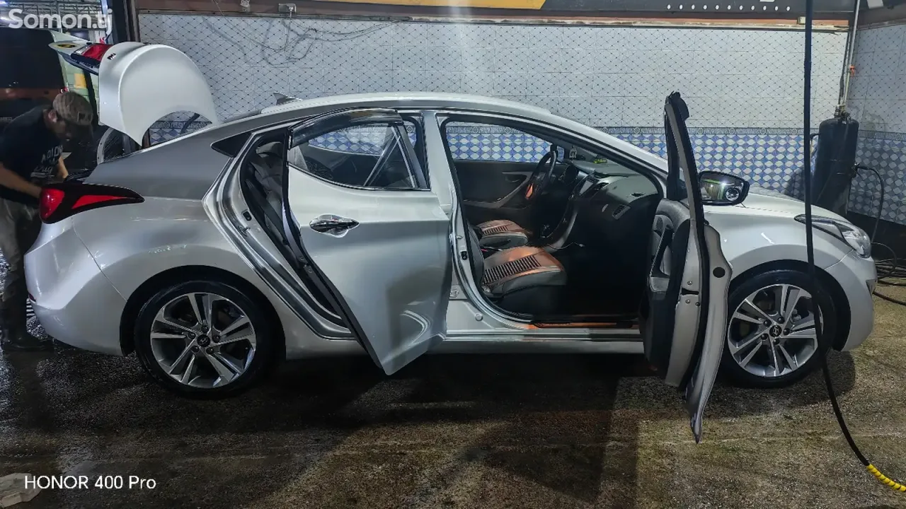 Hyundai Avante 2014 · 1.6 AT
