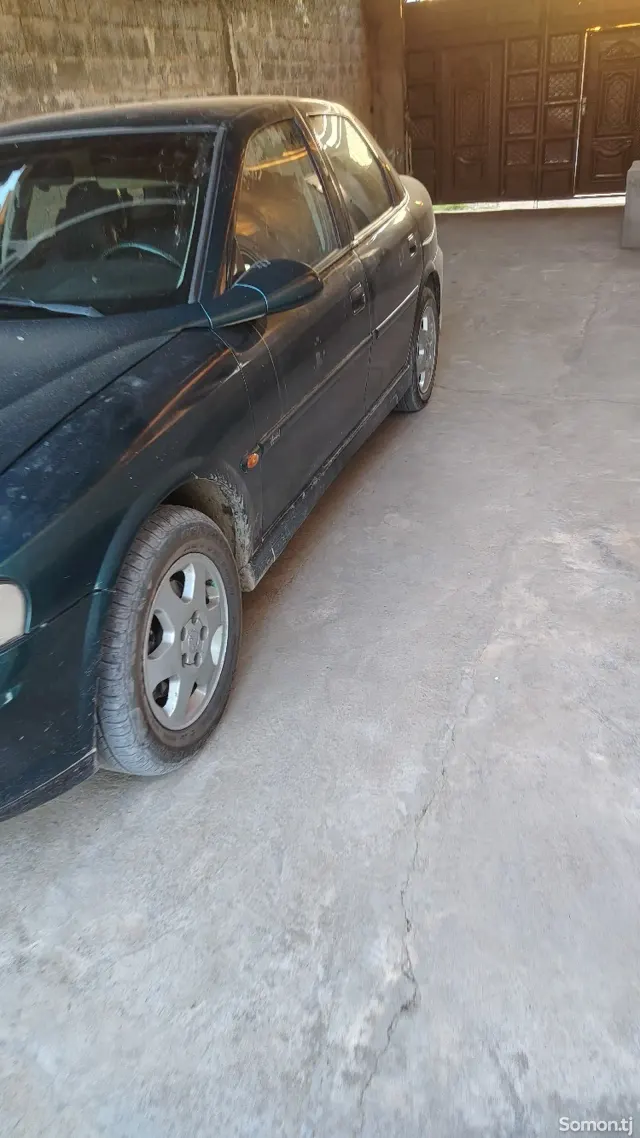 Opel Vectra B 2000 · 1.6 MT