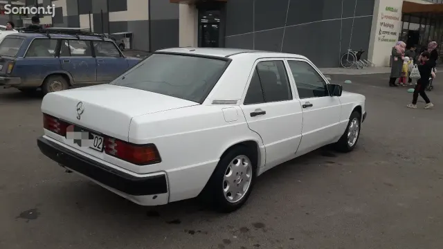 Mercedes-Benz W201 1991 · 1.8 MT