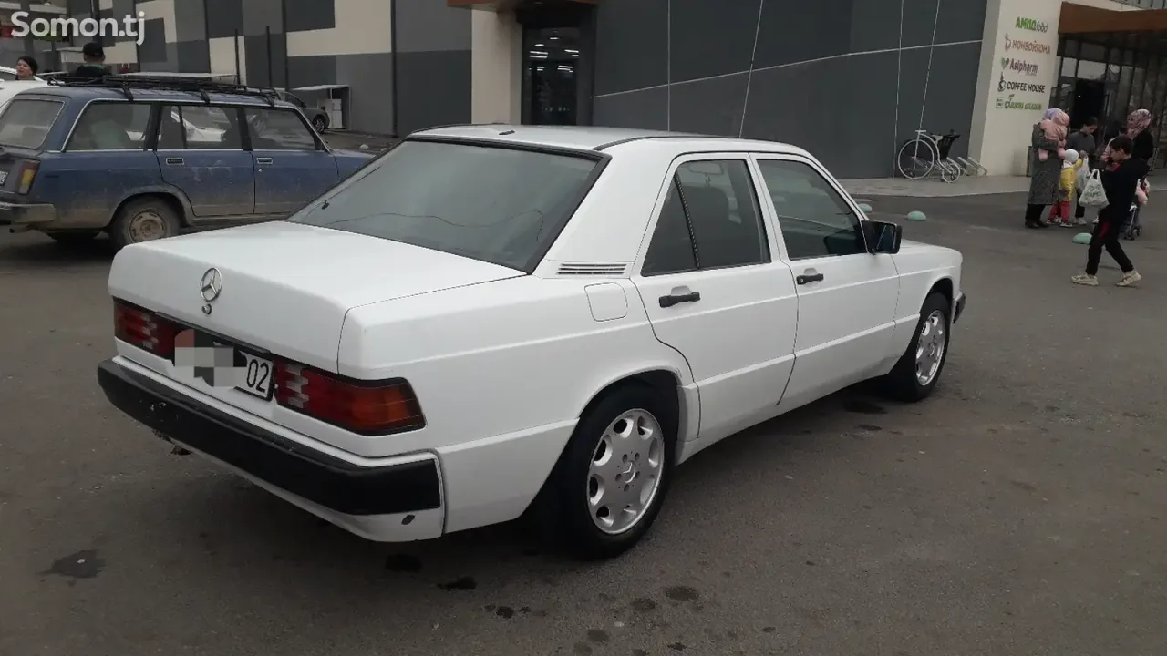 Mercedes-Benz W201 1991 · 1.8 MT
