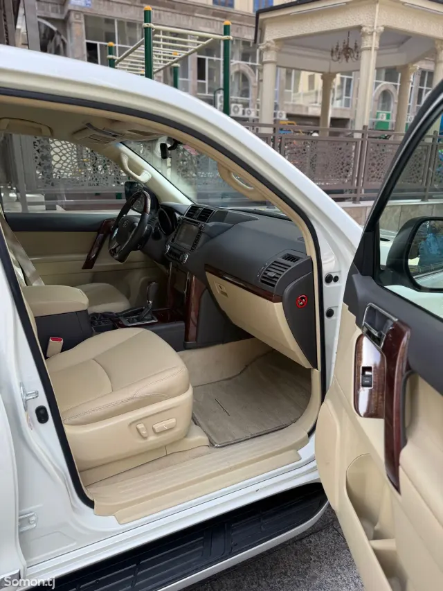Toyota Land Cruiser Prado 2015 · 4.0 AT