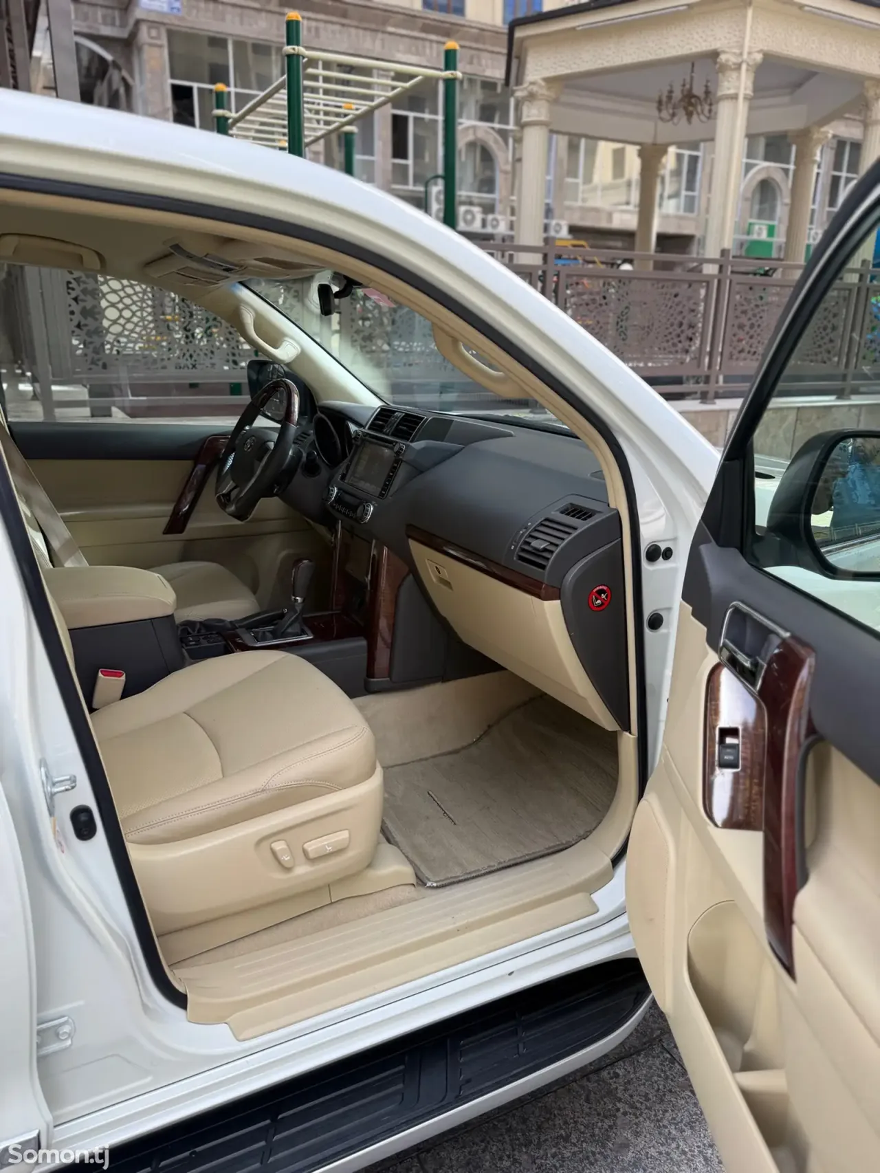 Toyota Land Cruiser Prado 2015 · 4.0 AT
