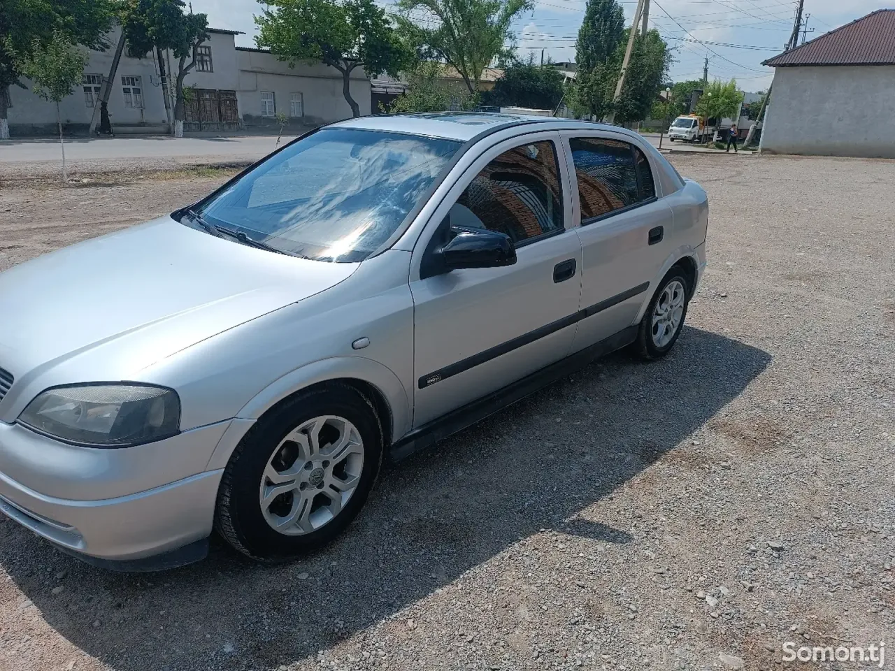 Opel Astra G 1998 · 1.6 MT
