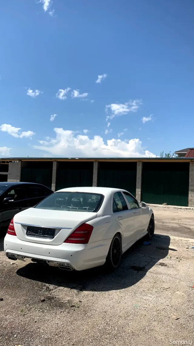 Mercedes-Benz S class 2000 · 3.2 AT