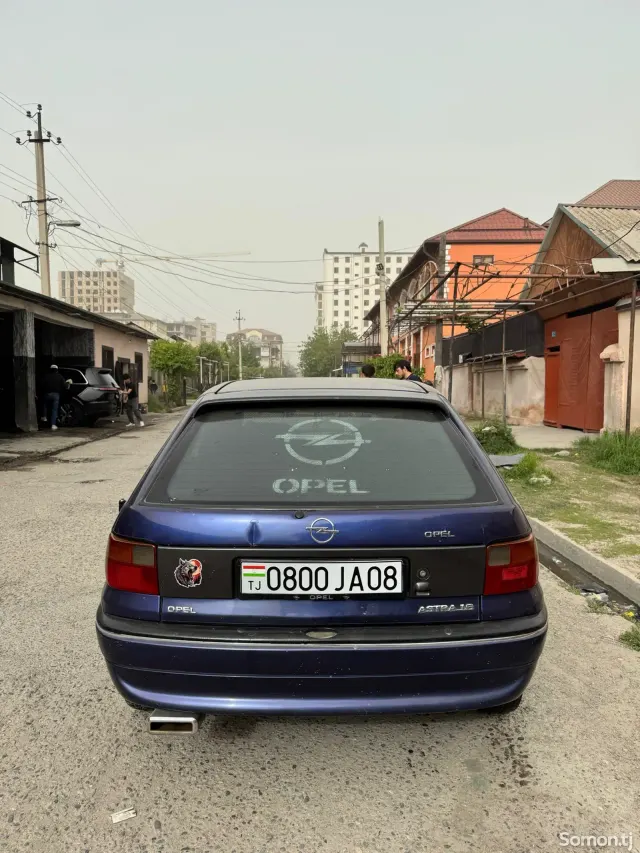 Opel Astra F 1997 · 1.6 MT