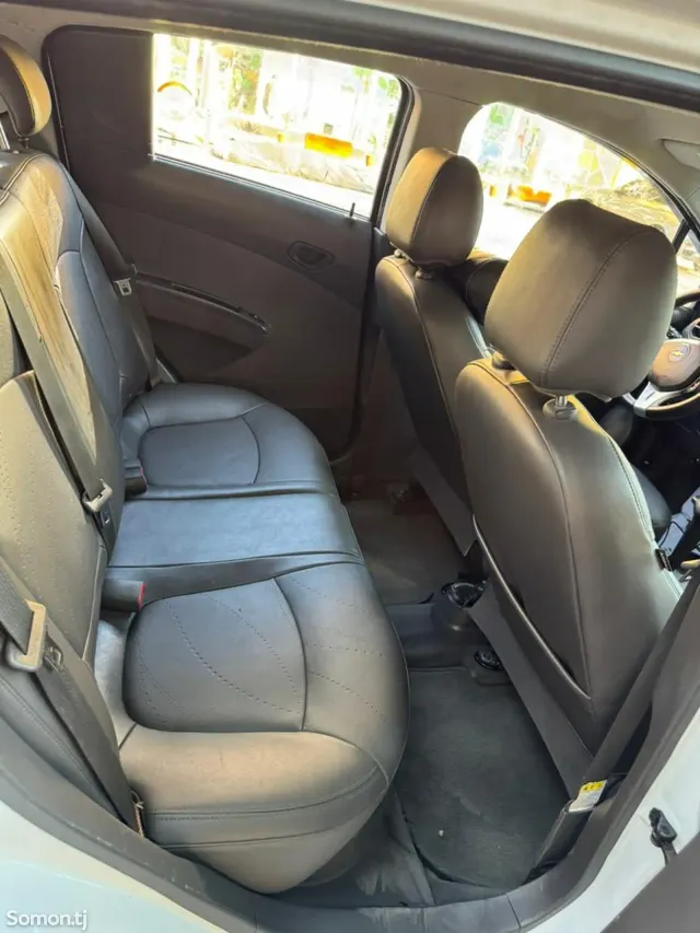 Chevrolet Spark 2014 · 1.1 AT