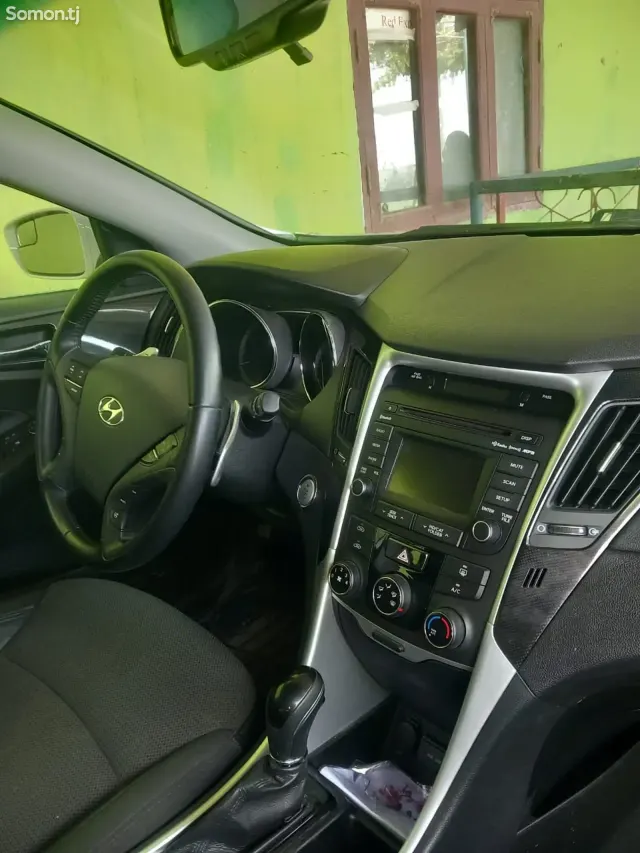 Hyundai Sonata 2014 · 2.0 AT