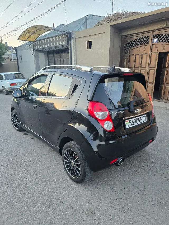 Chevrolet Spark 2014 · 1.0 AT