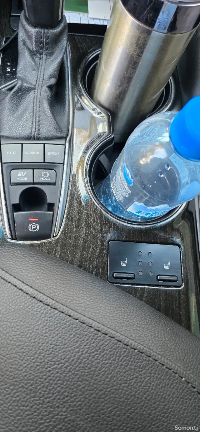 Toyota Camry 2018 · 2.5 CVT