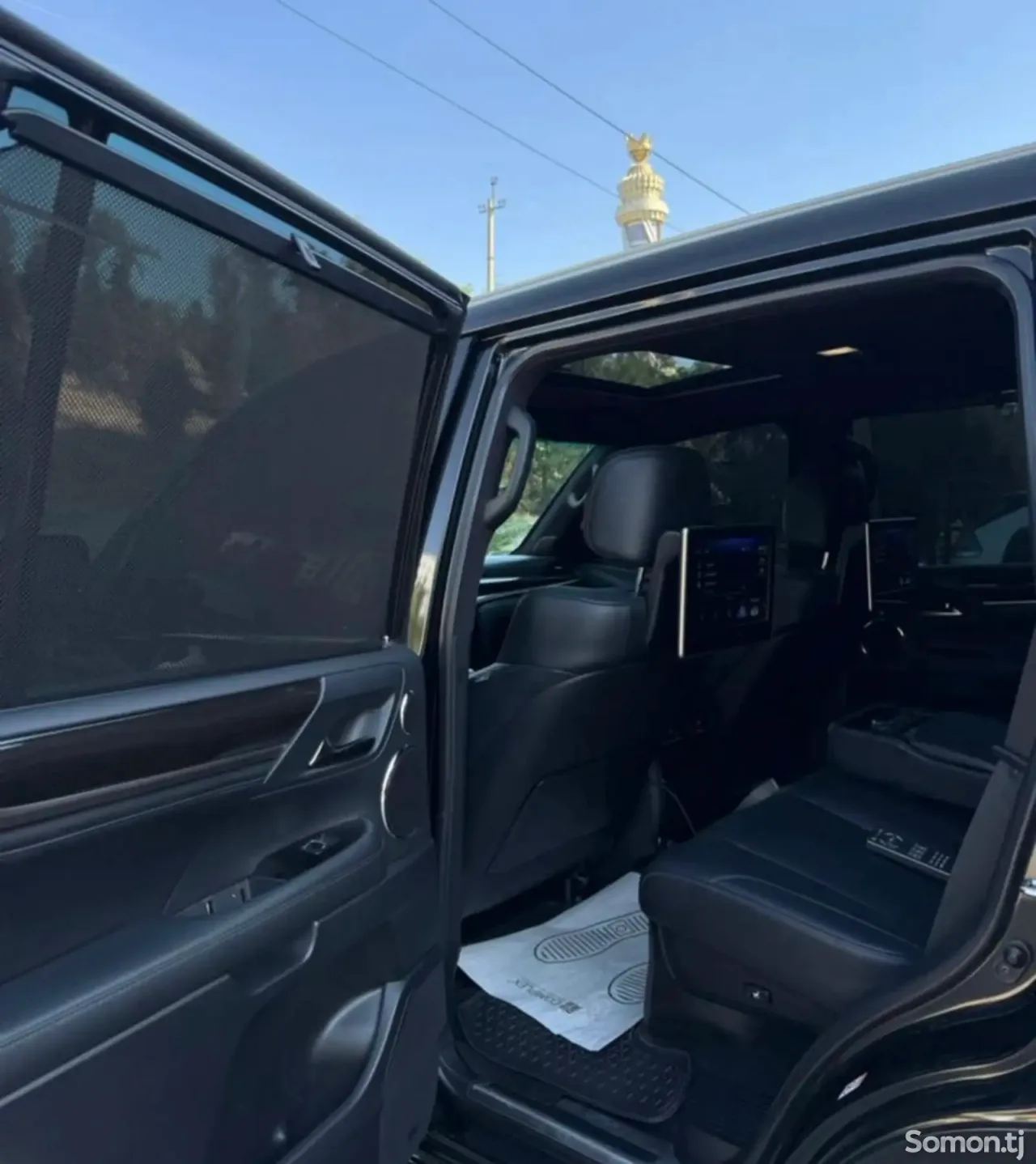 Lexus LX series 2018 · 5.7 AT