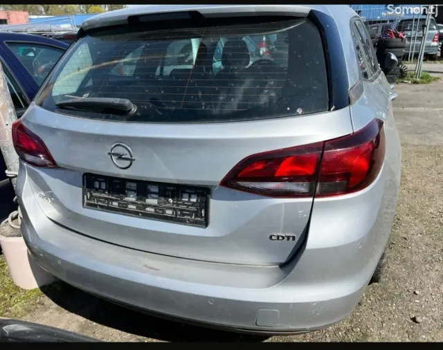 Opel Astra K 2016 · 1.6 AT