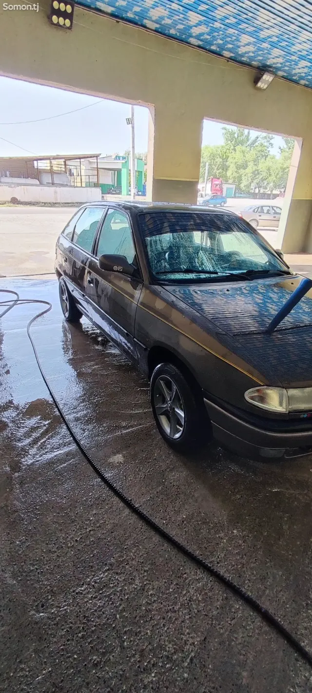 Opel Astra F 1997 · 1.6 MT