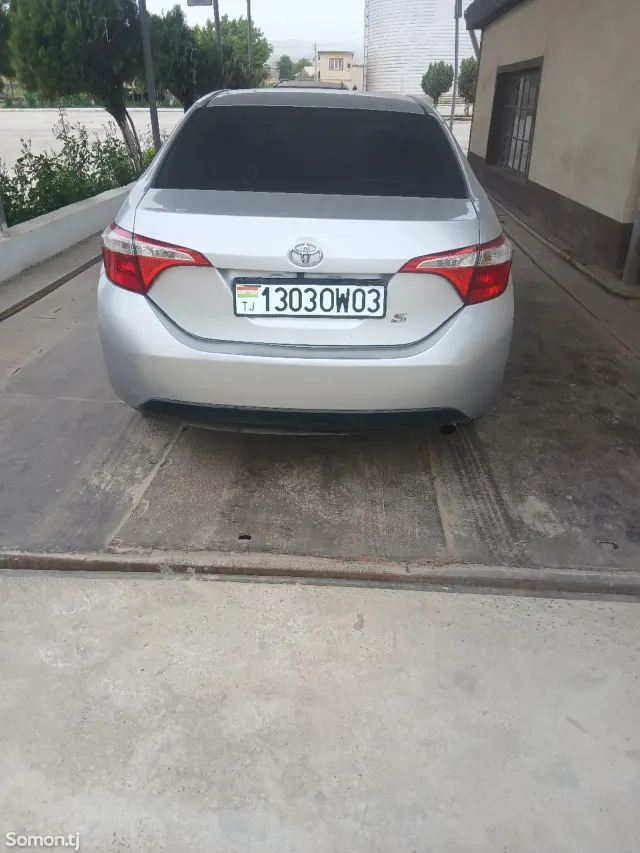 Toyota Corolla 2015 · 1.8 AT