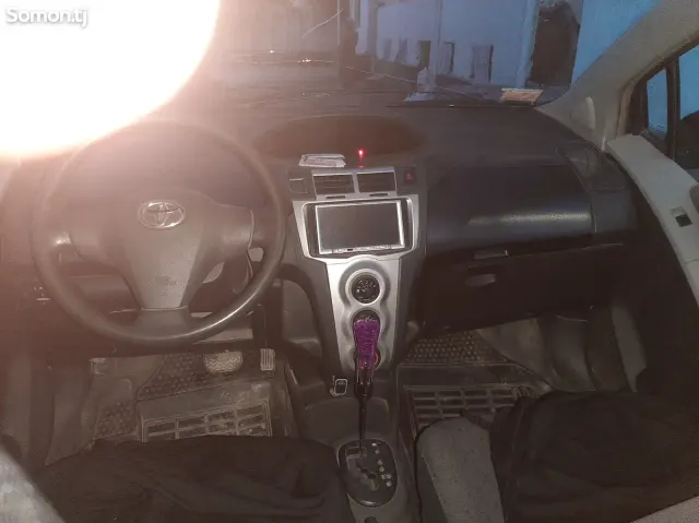 Toyota Vitz 2008 · 1.1 AT