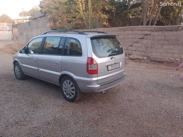 Opel Zafira 2006 · 1.8 MT