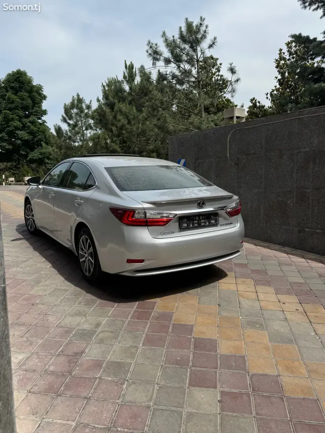 Lexus ES series 2014 · 2.5 AT