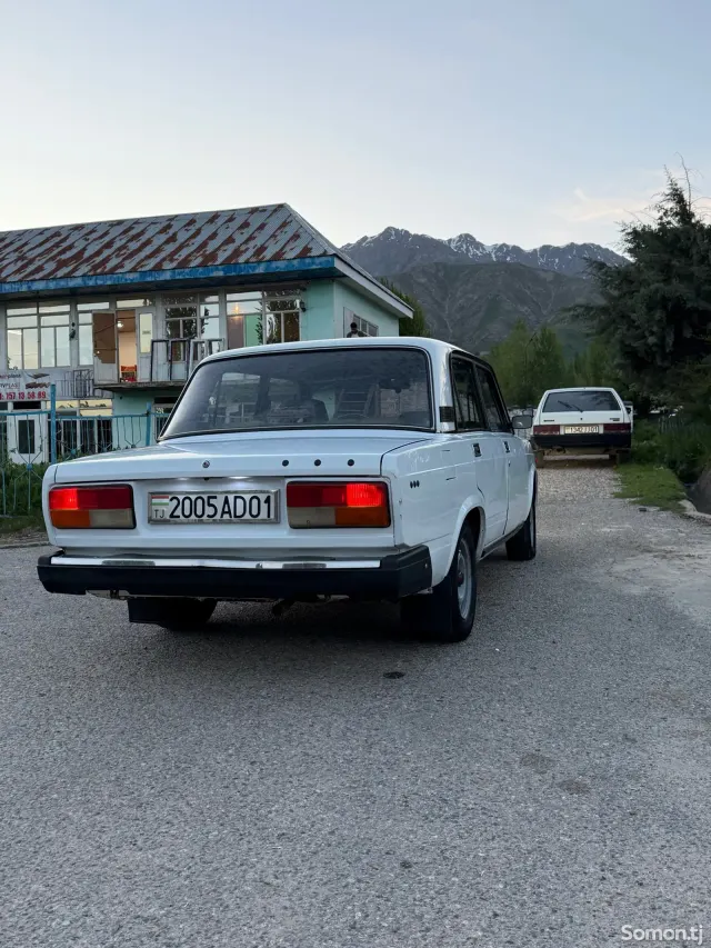 Lada (ВАЗ) 2107 2005 · 1.6 MT
