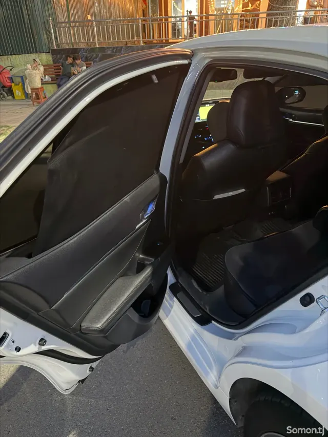 Toyota Camry 2021 · 3.5 AT