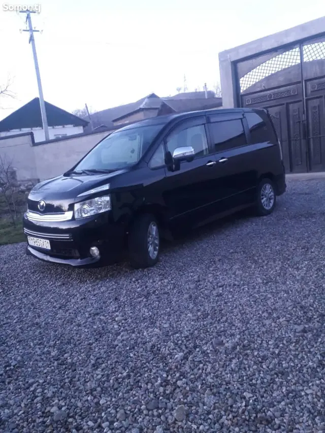Toyota Voxy 2008 · 2.0 AT
