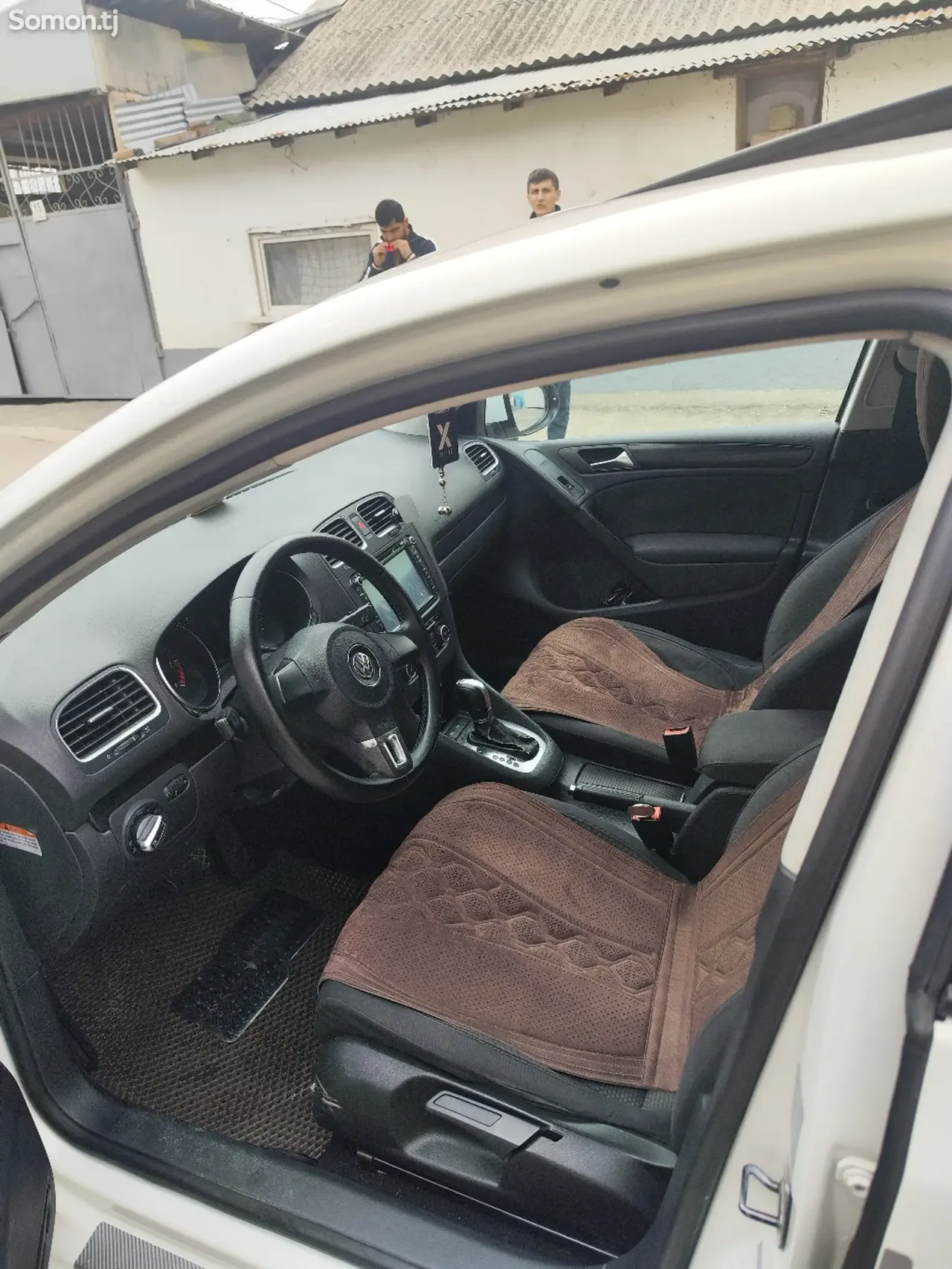 Volkswagen Golf 2011 · 2.0 AT