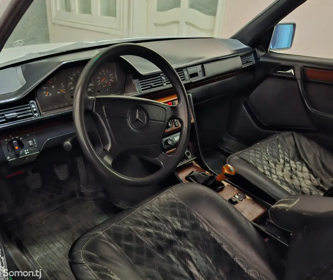 Mercedes-Benz W124 1994 · 2.5 MT