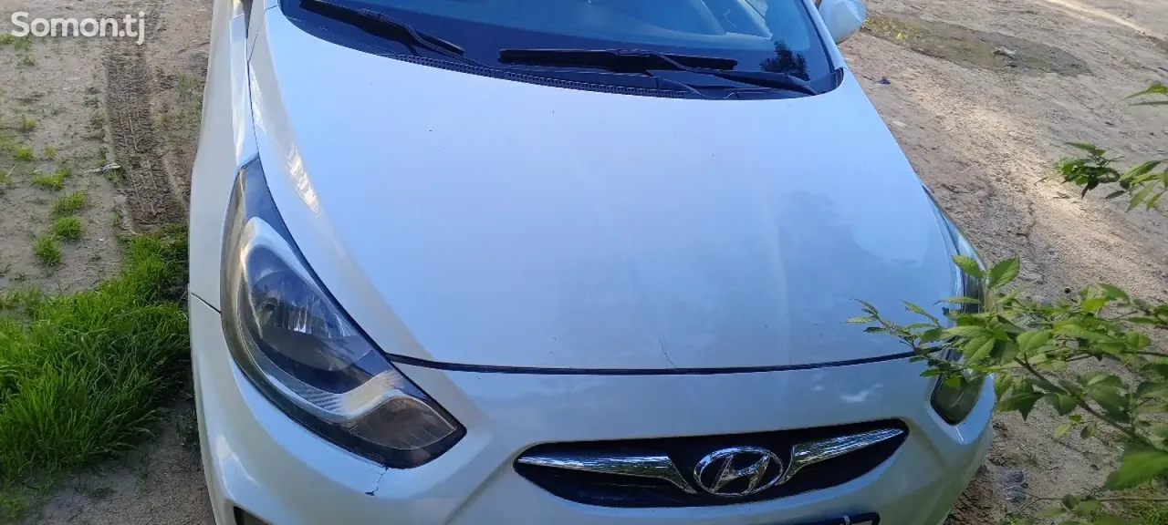 Hyundai Accent 2015 · 1.8 AT