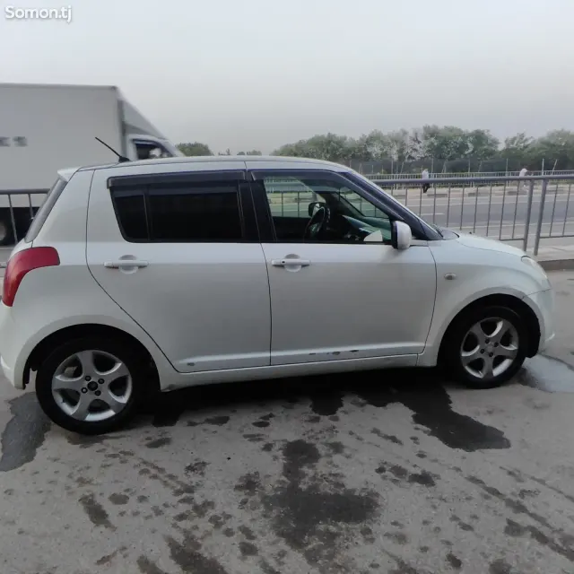 Suzuki Swift 2006 · 1.3 AT