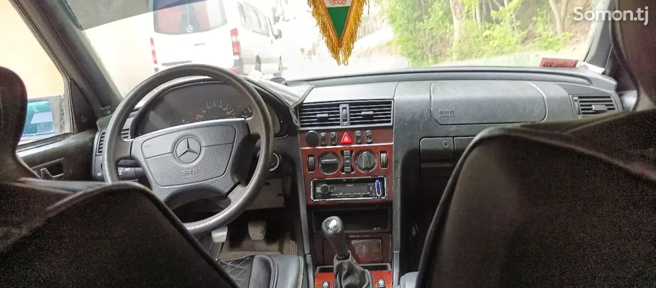 Mercedes-Benz W201 1993 · 2.0 MT