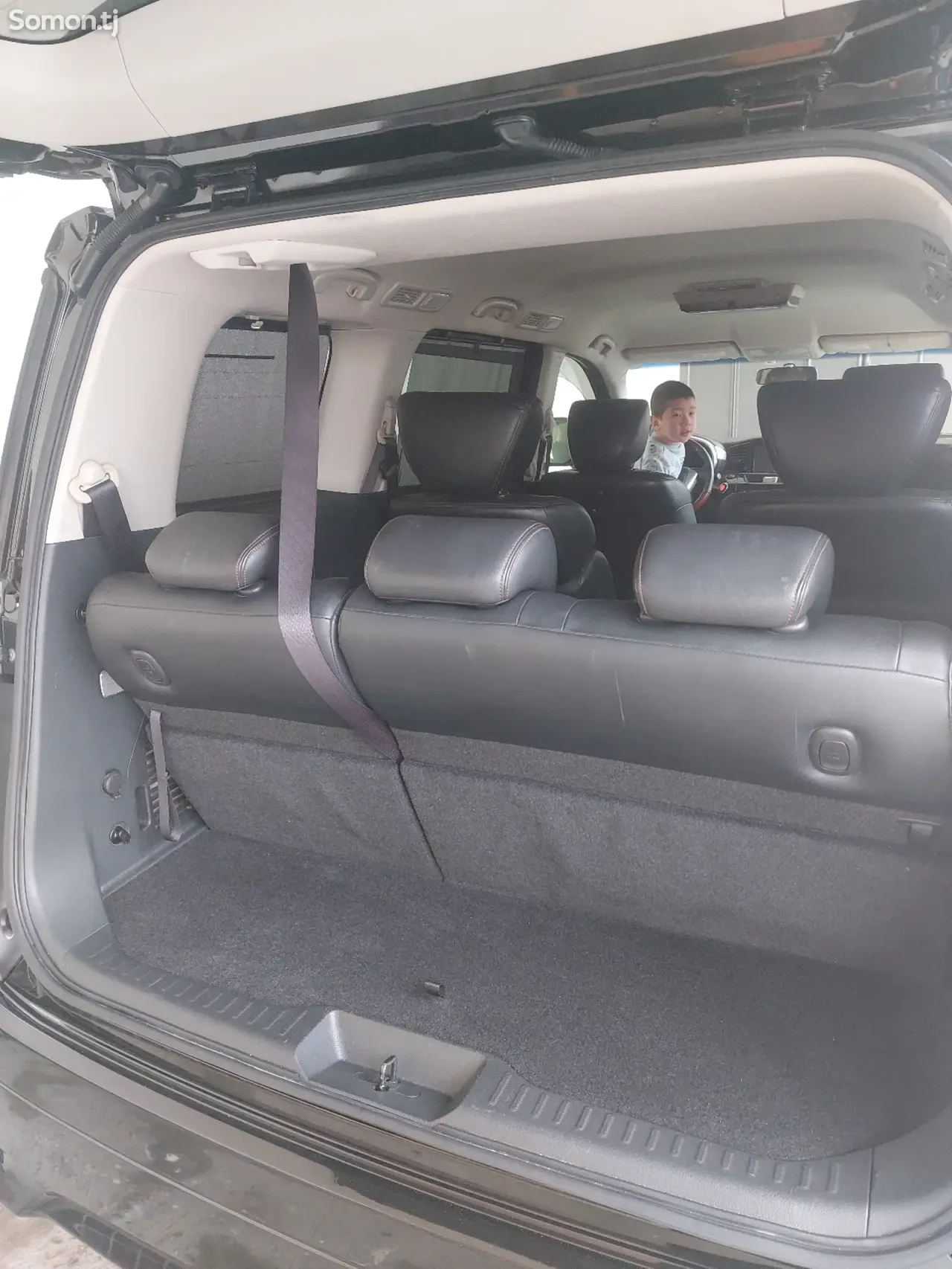 Nissan Elgrand 2014 · 2.5 AT
