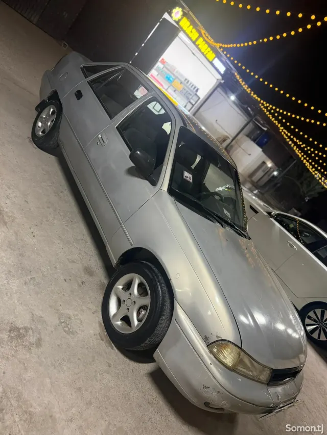 Daewoo Nexia 1994 · 1.6 MT